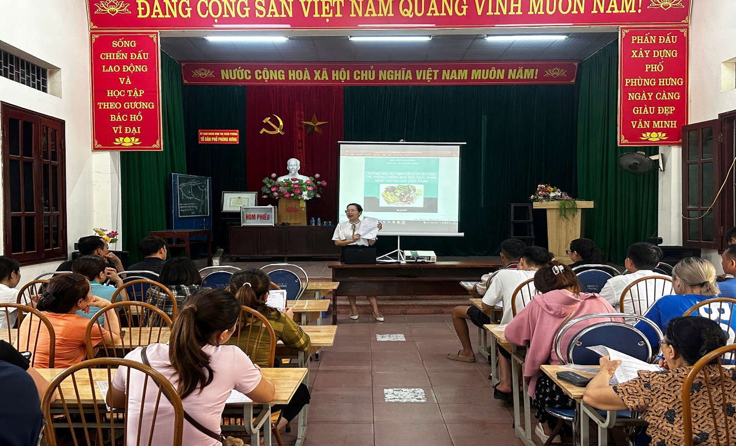Tập huấn an toàn thực phẩm cho chủ cơ sở tại 4 xã nhân tháng hành động về an toàn thực phẩm