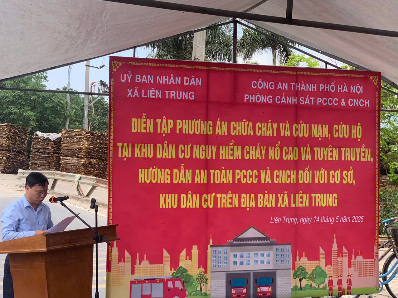 Diễn tập phương án chữa cháy, cứu nạn cứu hộ tại làng nghề Hồ Điền xã Liên Trung